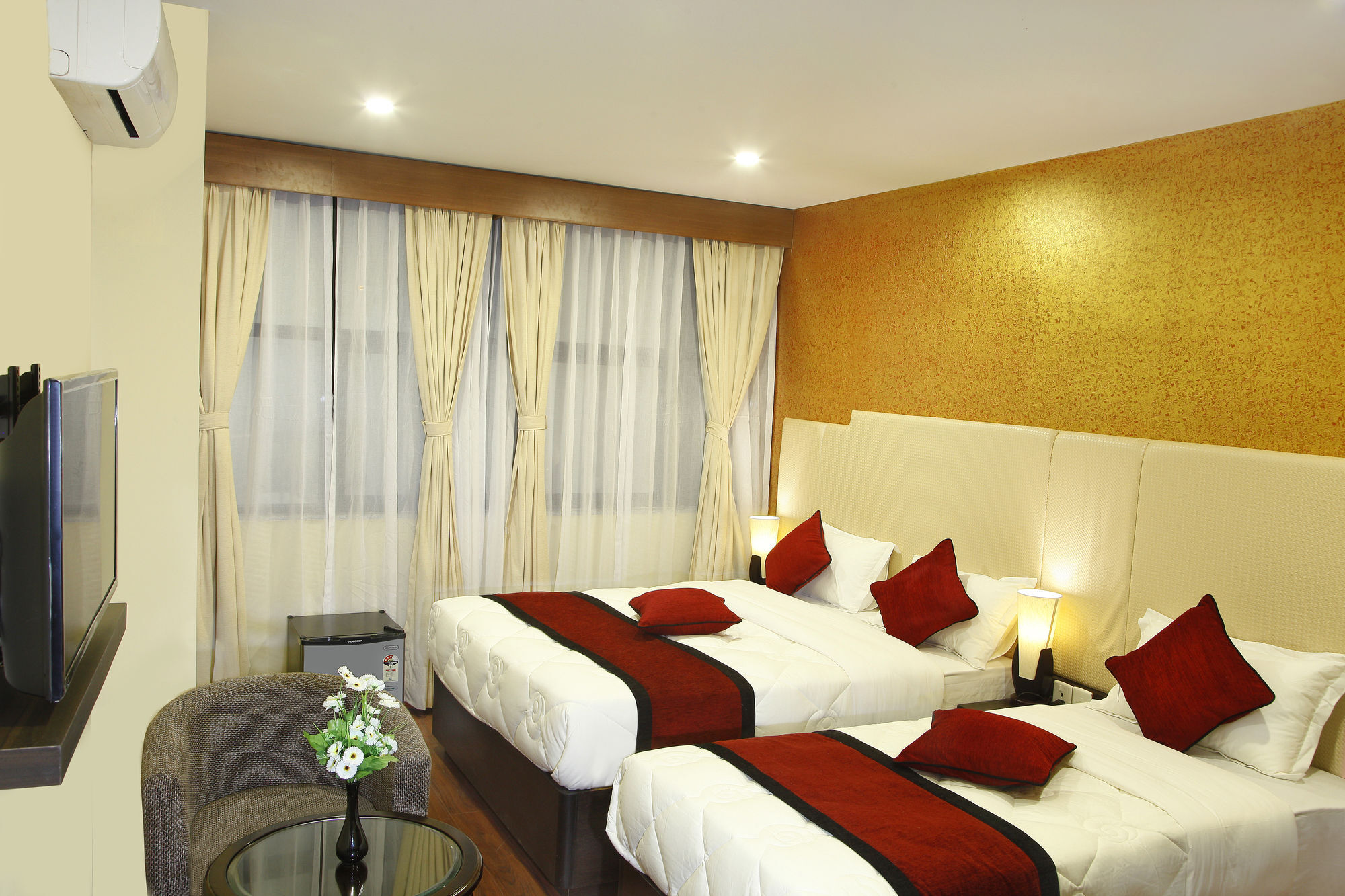 Hotel Meridian Suite Katmandu Dış mekan fotoğraf